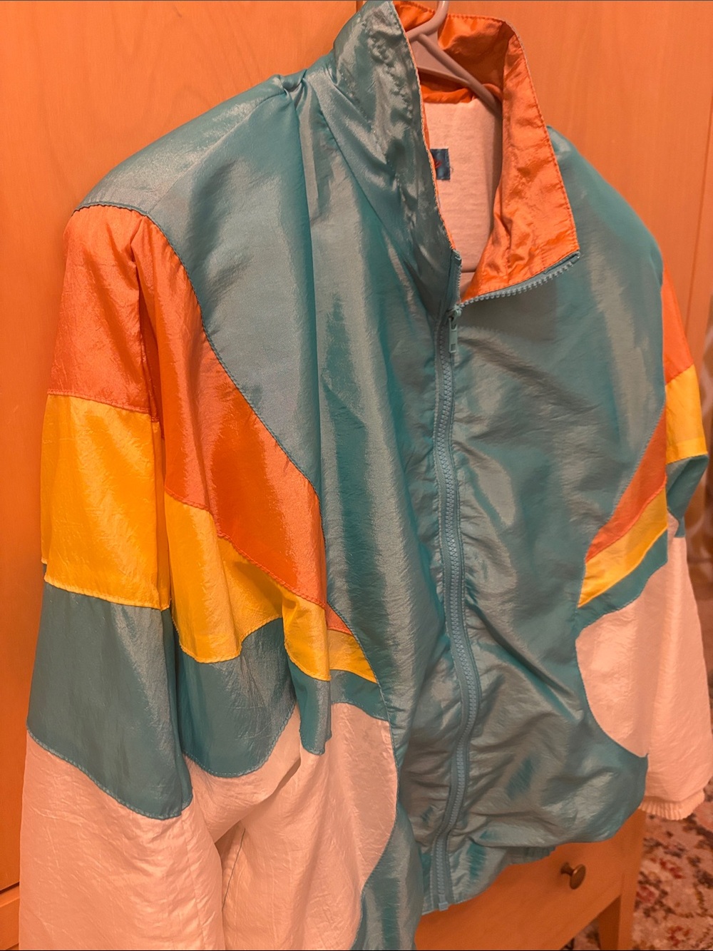 Vintage 1980’s women’s windbreaker jacket by “Colin” shoulder pads - Picture 4 of 9